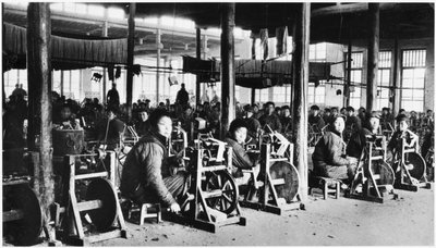 Fabbrica gestita da cinesi vicino a Chihsien, c.1930 da Chinese Photographer